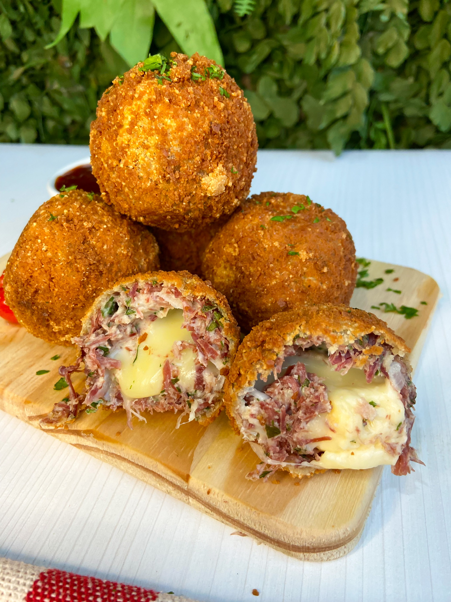 Bolinho de carne seca com queijo coalho