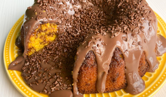 Bolo de cenoura com brigadeiro